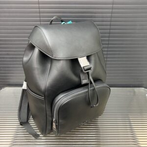 【AT9523】COACH Racer 26 レザーバックパック、都会男性のための高級品、黒革素材、13インチノートパソコン収納可能 | Coach New York