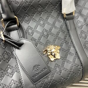【AT9527】ヴェルサーチ Versace エンボスレザートラベルバッグ | Versace