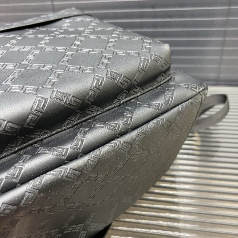 【AT9528】ヴェルサーチ クラシック エンボス加工 リュックサック メンズ ビジネス通勤 アーバンスタイル | Gianni Versace