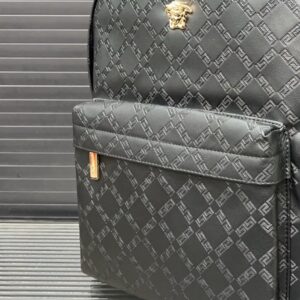 【AT9528】ヴェルサーチ クラシック エンボス加工 リュックサック メンズ ビジネス通勤 アーバンスタイル | Gianni Versace