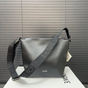 【AT9530】LOEWEロエヴェ クラシックなCubiシリーズの高級牛革ショルダーバッグ | Loewe Madrid