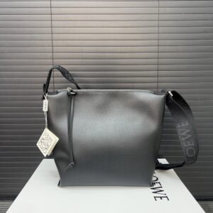 【AT9530】LOEWEロエヴェ クラシックなCubiシリーズの高級牛革ショルダーバッグ | Loewe Madrid