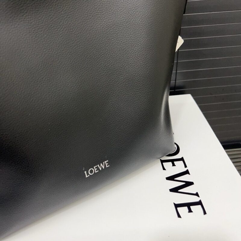 【AT9530】LOEWEロエヴェ クラシックなCubiシリーズの高級牛革ショルダーバッグ | Loewe Madrid