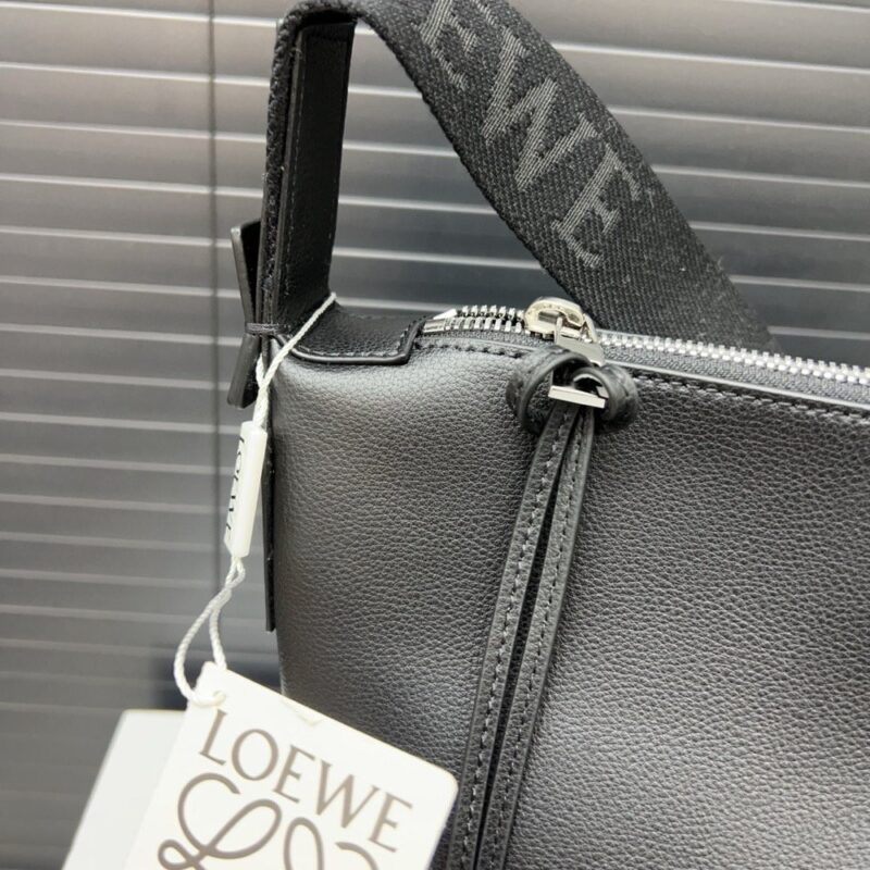 【AT9530】LOEWEロエヴェ クラシックなCubiシリーズの高級牛革ショルダーバッグ | Loewe Madrid
