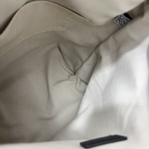 【AT9530】LOEWEロエヴェ クラシックなCubiシリーズの高級牛革ショルダーバッグ | Loewe Madrid