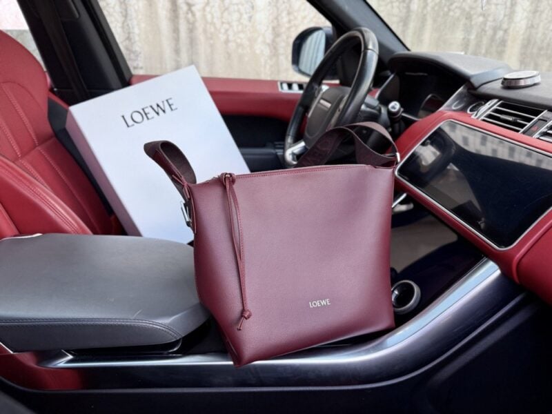 【AT9537】LOEWEクラシックショルダーバッグ | 高級感と都会のエレガンスを演出 | Loewe Madrid