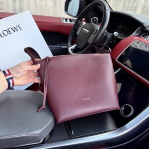 【AT9537】LOEWEクラシックショルダーバッグ | 高級感と都会のエレガンスを演出 | Loewe Madrid