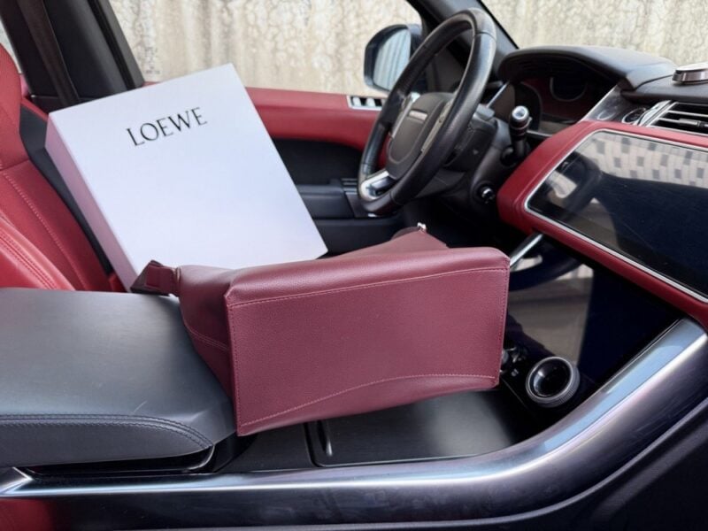 【AT9537】LOEWEクラシックショルダーバッグ | 高級感と都会のエレガンスを演出 | Loewe Madrid