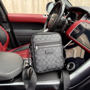 【AT9538】コーチの高級メンズショルダーバッグ、都市のエリート必携、ビジネスミーティングに最適 | Coach New York