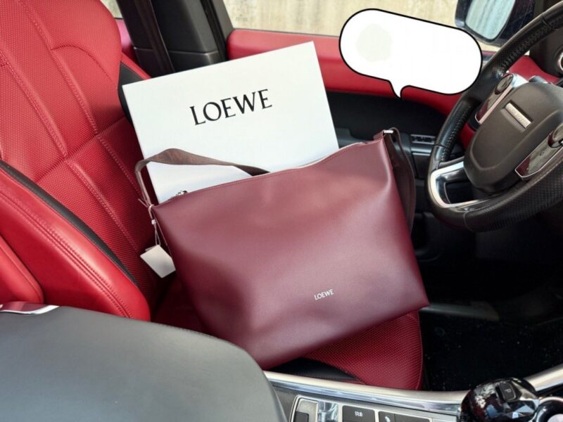 【AT9539】ロエベ ショルダーバッグ - 高級ファッションブランドからのエレガントな質感を演出 | Loewe