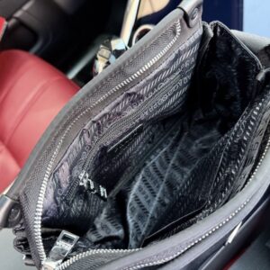 【AT9540】PRADA プラダ ナイロンショルダーバッグ、都会のエリート必携アイテム | Prada