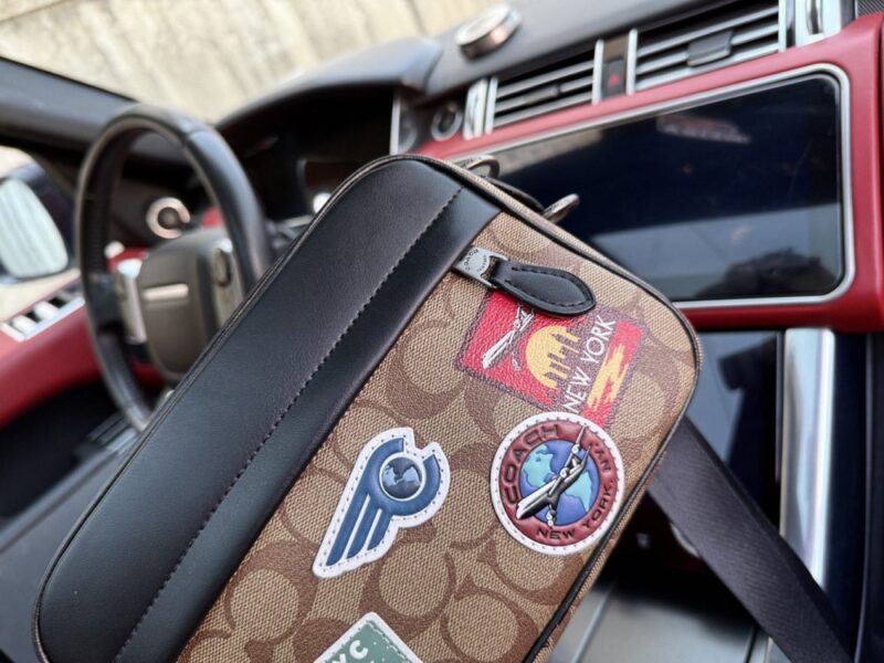 【AT9542】COACH（コーチ）Star Warsスターウォーズシリーズカメラバッグ-極上の贅沢さとトレンド | Coach