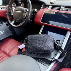 【AT9549】COACHグラハムシリーズカメラバッグ - 高級エンボスレザー製カメラバッグ | Coach New York
