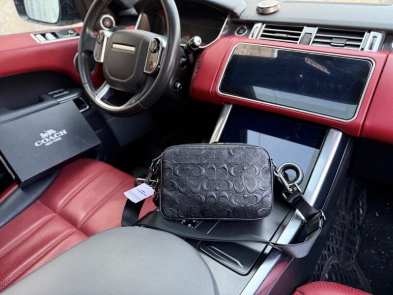 【AT9549】COACHグラハムシリーズカメラバッグ - 高級エンボスレザー製カメラバッグ | Coach New York