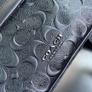 【AT9549】COACHグラハムシリーズカメラバッグ - 高級エンボスレザー製カメラバッグ | Coach New York