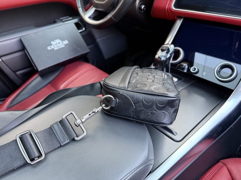 【AT9549】COACHグラハムシリーズカメラバッグ - 高級エンボスレザー製カメラバッグ | Coach New York