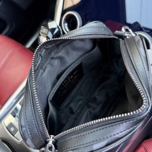 【AT9550】コーチ Grahamシリーズカメラバッグ - 都会の紳士のセンスと高級感を表現する | Coach