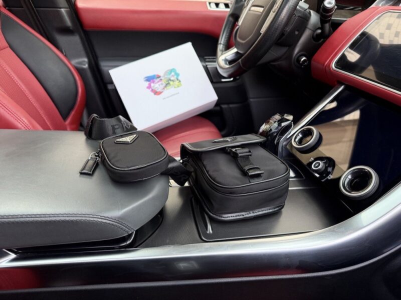 【AT9556】Prada（プラダ）Re-Nylon素材ショルダーバッグ、洗練された都会のファッション最高峰 | Prada Italy