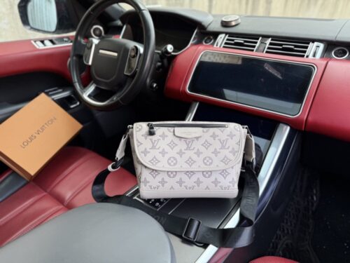 【AT9557】ルイ・ヴィトンPulse Messengerショルダーバッグ - 高級カーフスキン素材と都会的デザイン | Louis Vuitton Paris