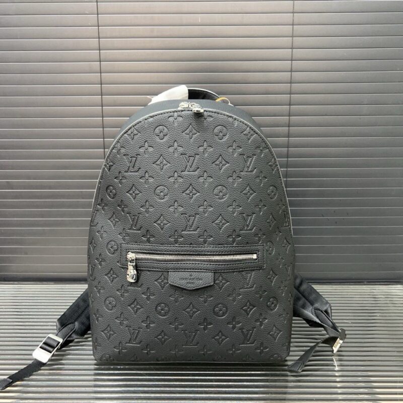 【AT9560】ルイ・ヴィトン ディスカバリー・スリム バックパック - エンボス加工牛革素材の高級バッグ | Louis Vuitton Paris