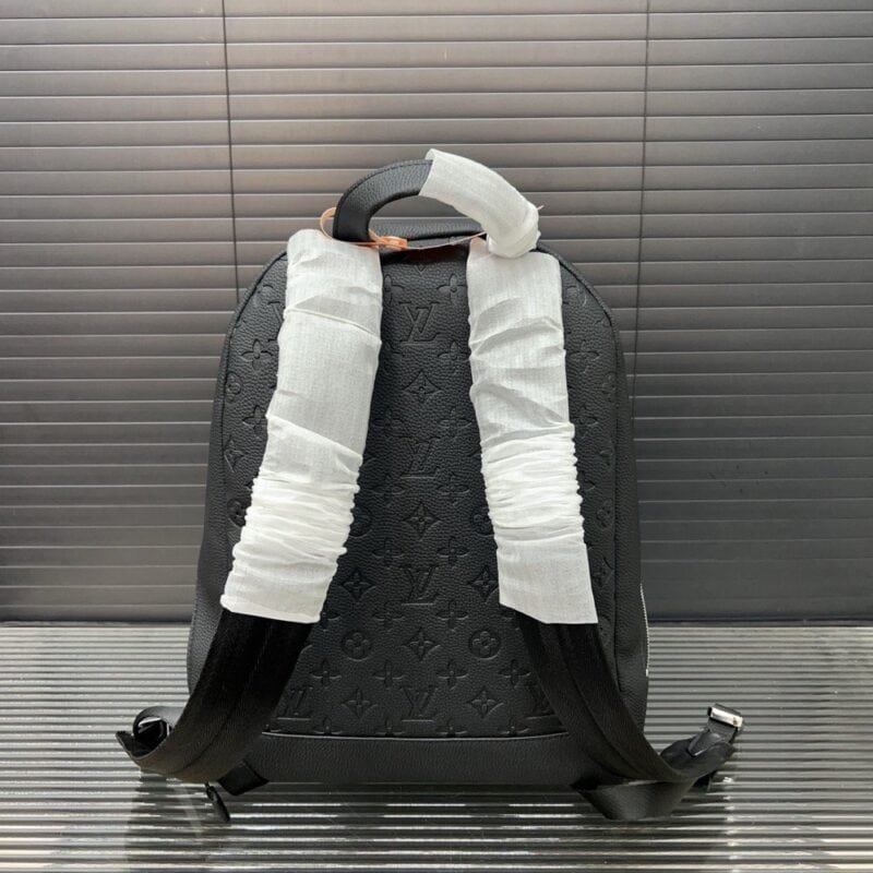 【AT9560】ルイ・ヴィトン ディスカバリー・スリム バックパック - エンボス加工牛革素材の高級バッグ | Louis Vuitton Paris