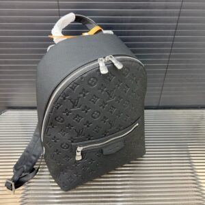 【AT9560】ルイ・ヴィトン ディスカバリー・スリム バックパック - エンボス加工牛革素材の高級バッグ | Louis Vuitton Paris