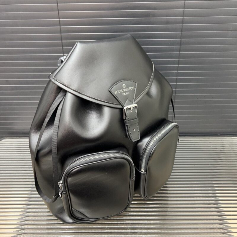 【AT9561】ルイ・ヴィトン Montsouris Cargo バックパック - 高級ブラックレザーバッグ | Louis Vuitton