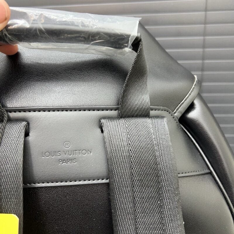 【AT9561】ルイ・ヴィトン Montsouris Cargo バックパック - 高級ブラックレザーバッグ | Louis Vuitton