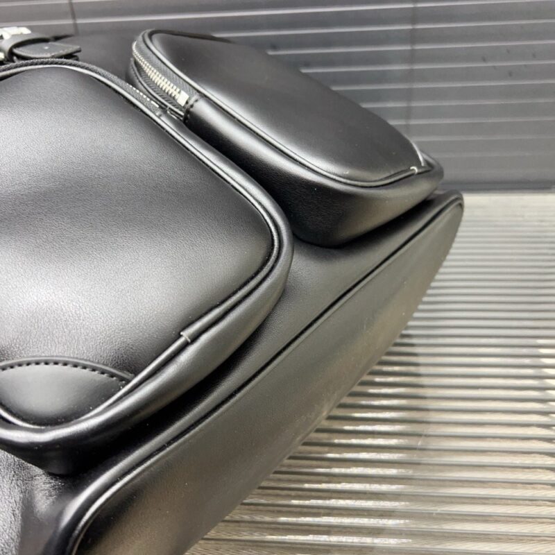 【AT9561】ルイ・ヴィトン Montsouris Cargo バックパック - 高級ブラックレザーバッグ | Louis Vuitton