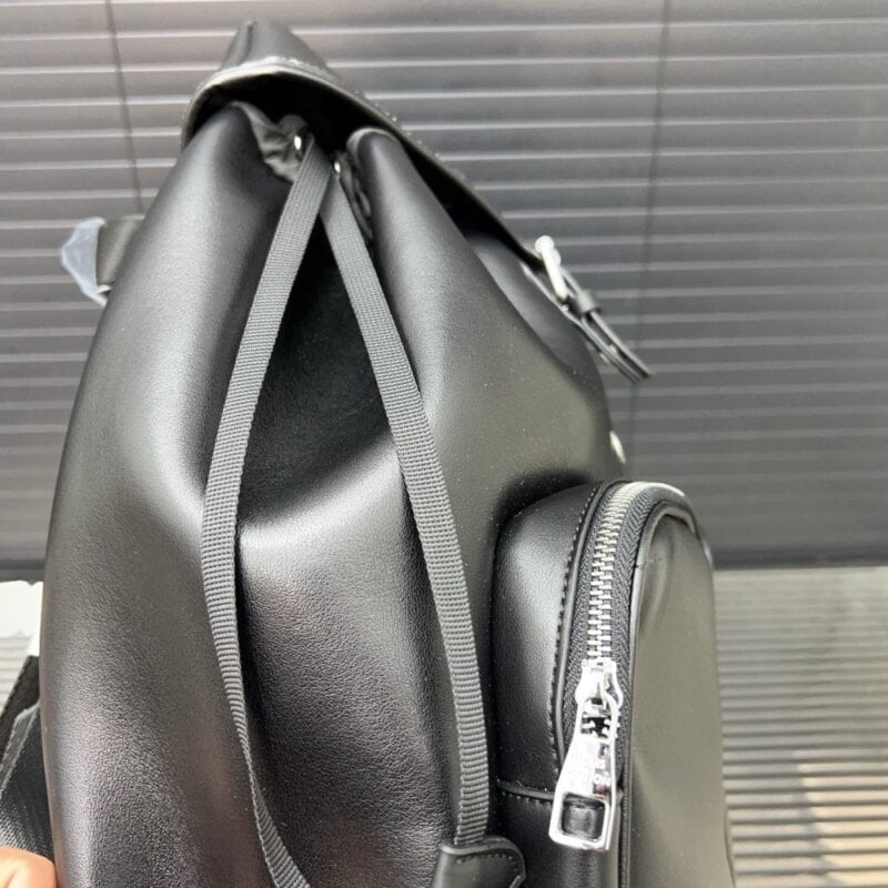 【AT9561】ルイ・ヴィトン Montsouris Cargo バックパック - 高級ブラックレザーバッグ | Louis Vuitton