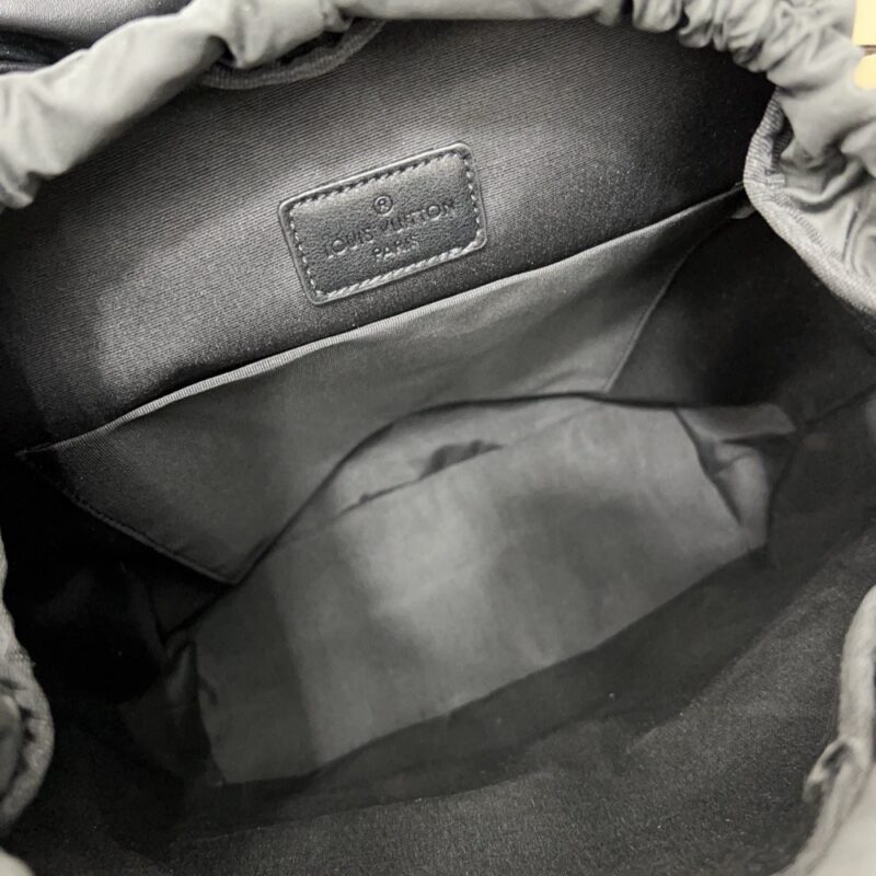 【AT9561】ルイ・ヴィトン Montsouris Cargo バックパック - 高級ブラックレザーバッグ | Louis Vuitton