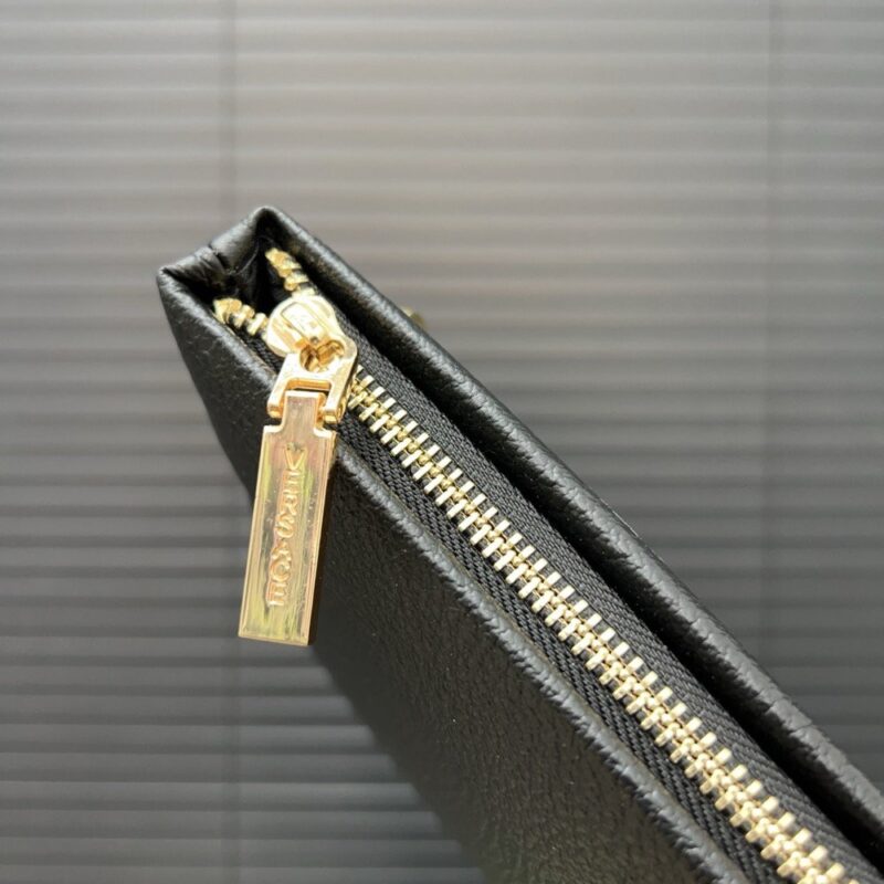 【AT9565】高級牛革素材 クラシックなデザイン イタリアンブランドのエレガントなクラッチバッグ | Versace