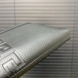 【AT9565】高級牛革素材 クラシックなデザイン イタリアンブランドのエレガントなクラッチバッグ | Versace
