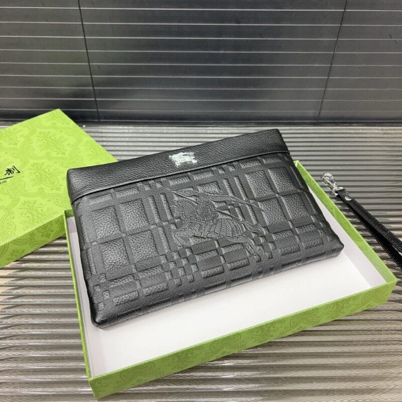 【AT9566】高級ブランドBurberryメンズクラッチバッグ - 上質なエンボス牛革素材を使用した都会の精英向けアクセサリー | Burberry