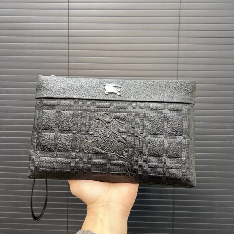 【AT9566】高級ブランドBurberryメンズクラッチバッグ - 上質なエンボス牛革素材を使用した都会の精英向けアクセサリー | Burberry