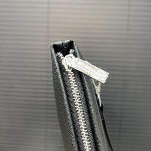 【AT9566】高級ブランドBurberryメンズクラッチバッグ - 上質なエンボス牛革素材を使用した都会の精英向けアクセサリー | Burberry