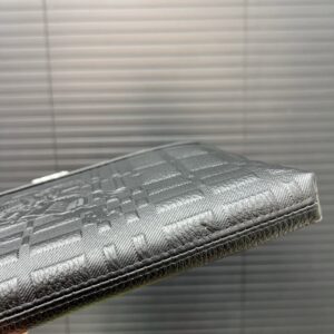 【AT9566】高級ブランドBurberryメンズクラッチバッグ - 上質なエンボス牛革素材を使用した都会の精英向けアクセサリー | Burberry