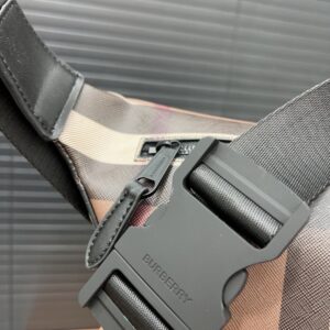 【AT9567】バーバリー クラシックチェック柄ウエストバッグ - 都市ファッションに最適な軽量多機能バッグ | Burberry London