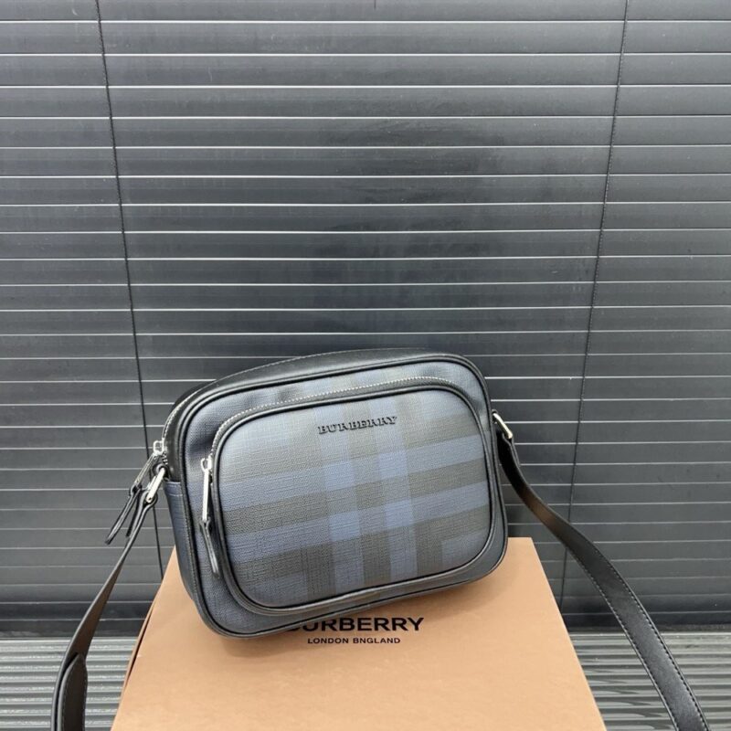 【AT9568】バーバリーのクラシックなチェック柄カメラバッグ　都会の贅沢なアイテム | Burberry