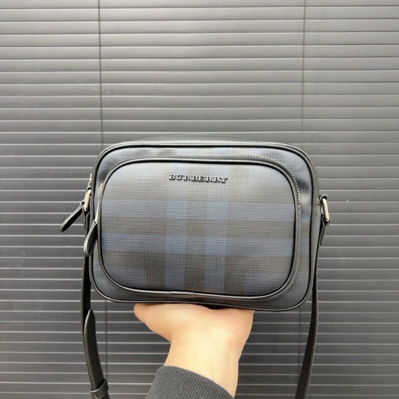 【AT9568】バーバリーのクラシックなチェック柄カメラバッグ　都会の贅沢なアイテム | Burberry