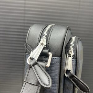 【AT9568】バーバリーのクラシックなチェック柄カメラバッグ　都会の贅沢なアイテム | Burberry