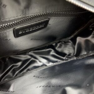 【AT9568】バーバリーのクラシックなチェック柄カメラバッグ　都会の贅沢なアイテム | Burberry