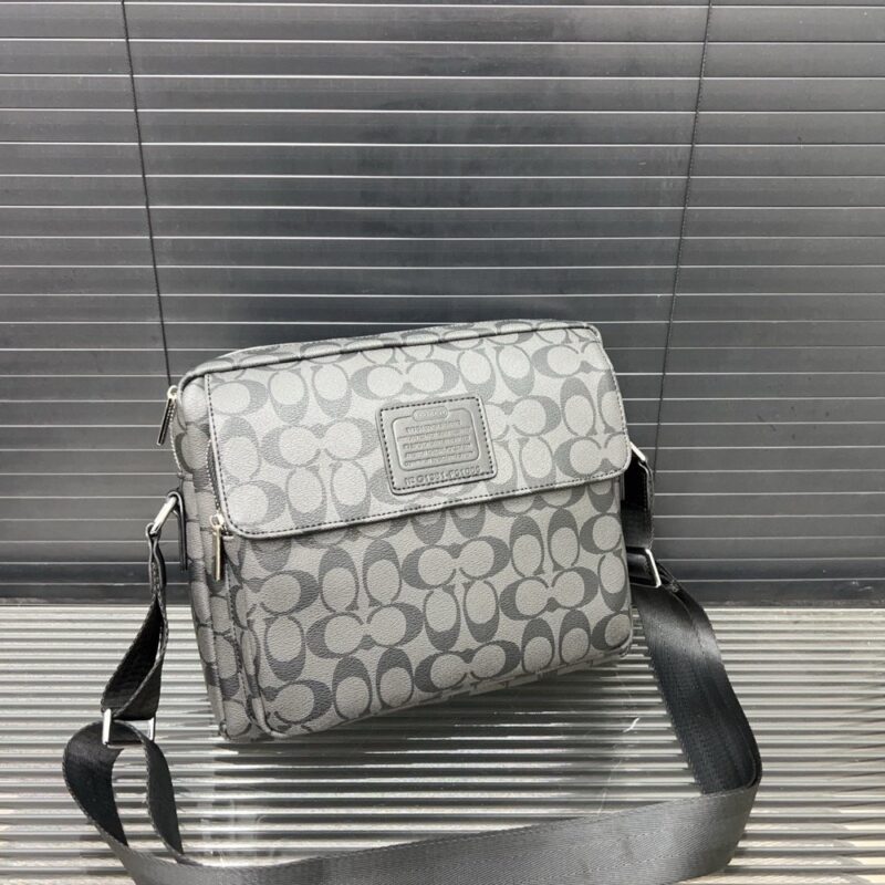 【AT9569】Coachクラシックシグネチャー メッセンジャーバッグ - 都会的な男性のための優雅なファッションアイテム | Coach New York