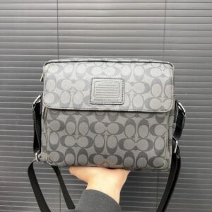 【AT9569】Coachクラシックシグネチャー メッセンジャーバッグ - 都会的な男性のための優雅なファッションアイテム | Coach New York