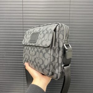 【AT9569】Coachクラシックシグネチャー メッセンジャーバッグ - 都会的な男性のための優雅なファッションアイテム | Coach New York