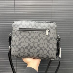 【AT9569】Coachクラシックシグネチャー メッセンジャーバッグ - 都会的な男性のための優雅なファッションアイテム | Coach New York