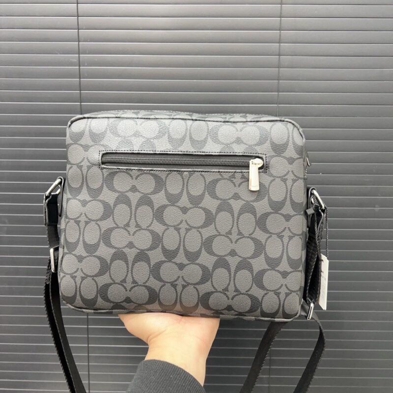 【AT9569】Coachクラシックシグネチャー メッセンジャーバッグ - 都会的な男性のための優雅なファッションアイテム | Coach New York