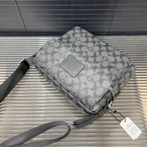 【AT9569】Coachクラシックシグネチャー メッセンジャーバッグ - 都会的な男性のための優雅なファッションアイテム | Coach New York