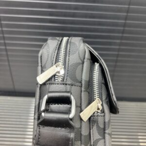【AT9569】Coachクラシックシグネチャー メッセンジャーバッグ - 都会的な男性のための優雅なファッションアイテム | Coach New York