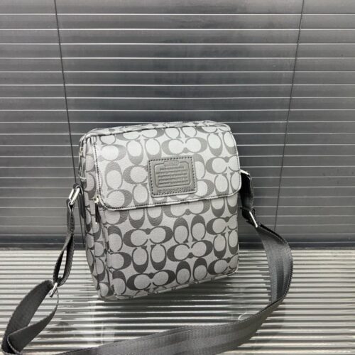 【AT9570】CoachのクラシックなC柄郵便バッグ、都会のエリートのための実用的なファッションアイテム | Coach